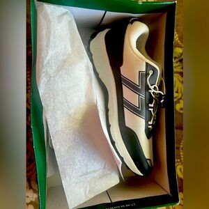 Brand new Le Tigre Shoes